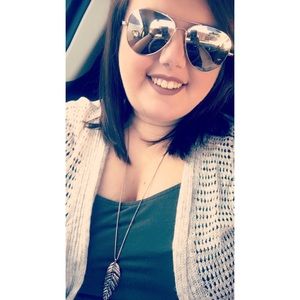 Meet your Posher, Monica